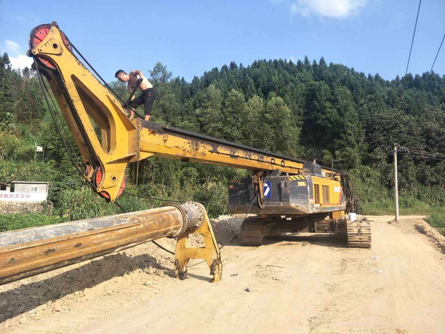 旋挖鉆機(jī)機(jī)手維修、操作.jpg